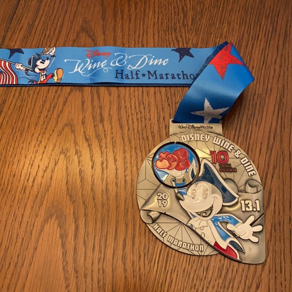 Disney’s Wine and Dine 1/2 2019 Medal - Picture 2 of 2
